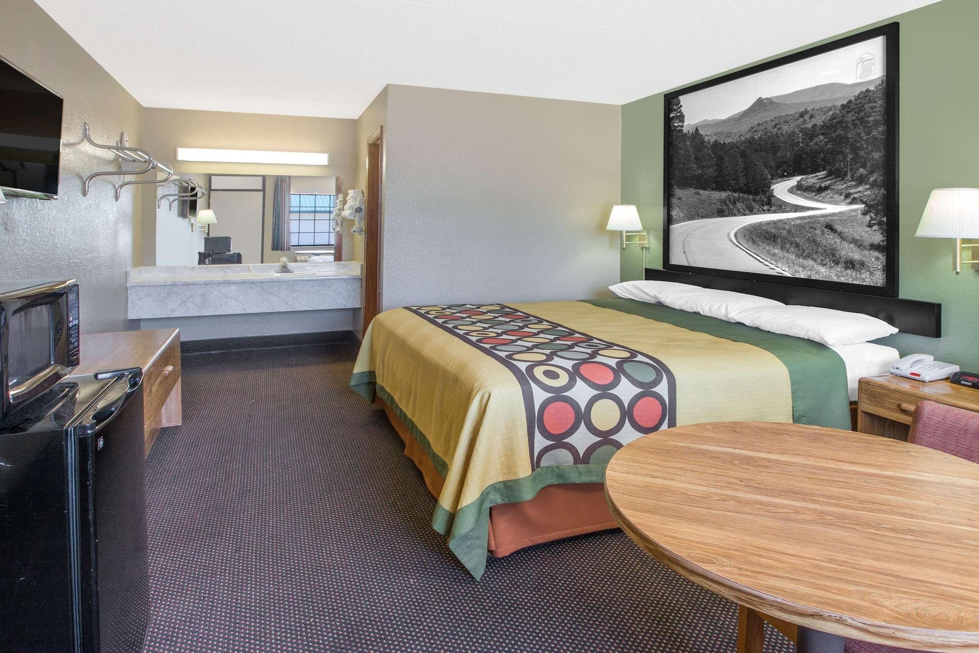 Super 8 By Wyndham Clarksville Ar Exterior photo