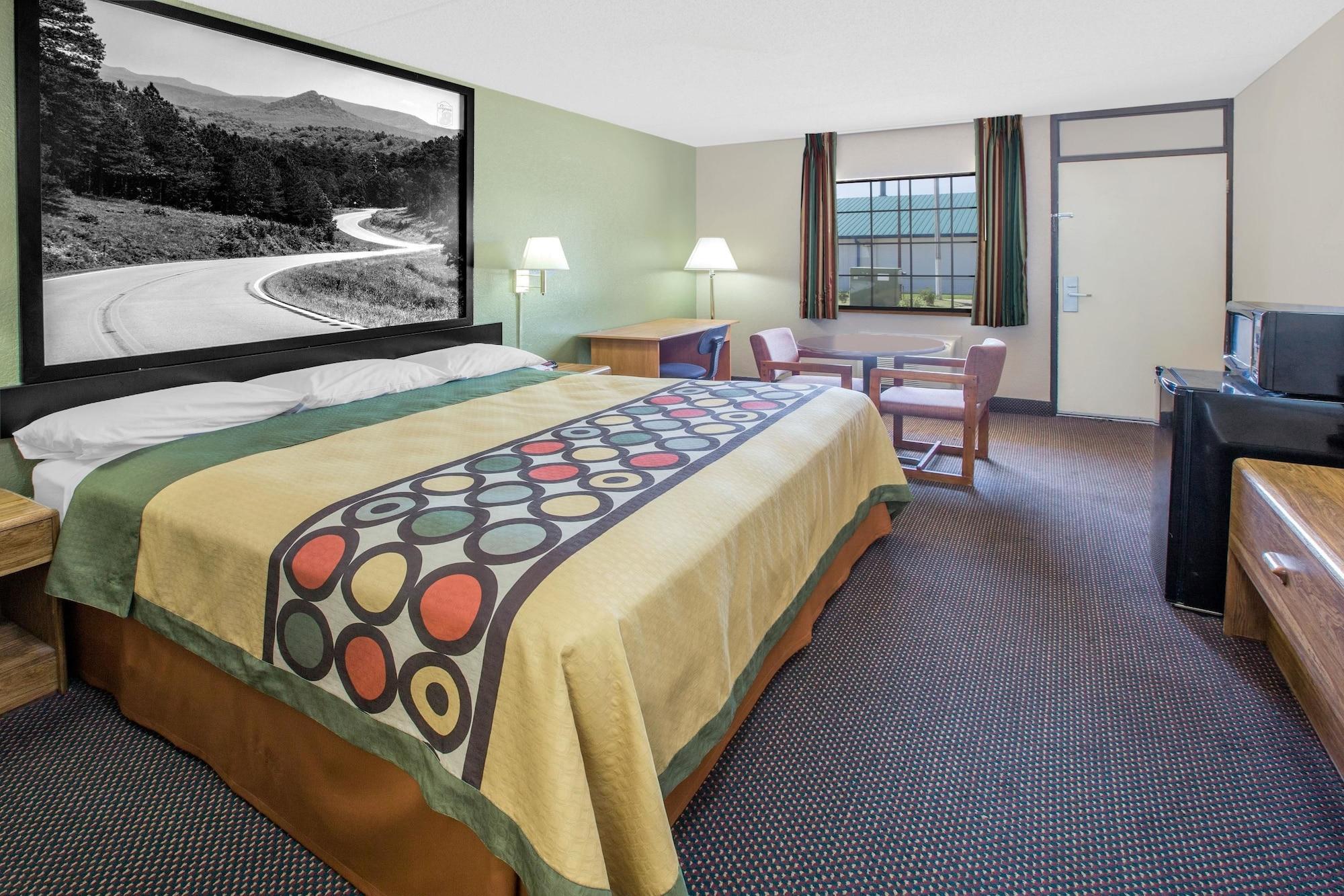 Super 8 By Wyndham Clarksville Ar Exterior photo
