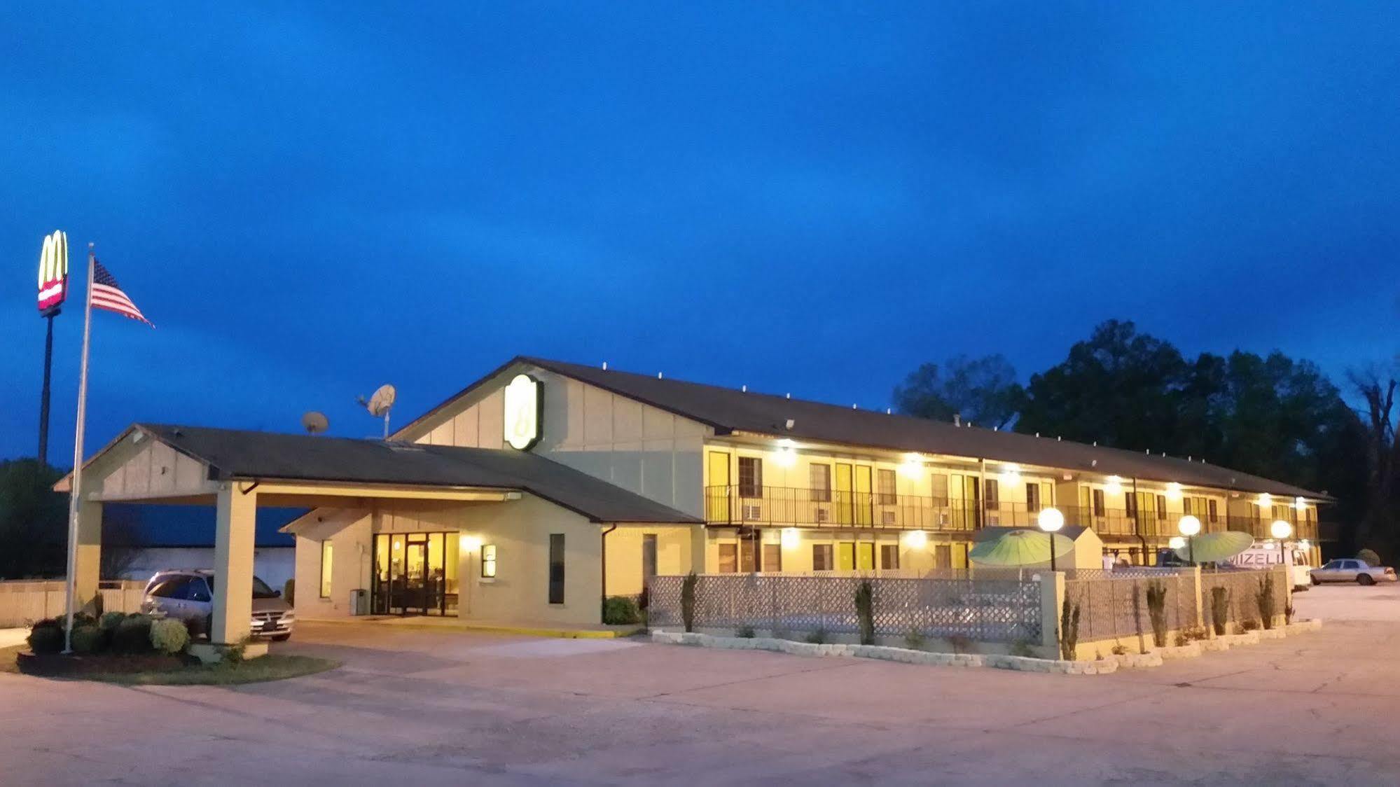 Super 8 By Wyndham Clarksville Ar Exterior photo